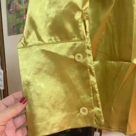 Gold Beautiful 2 piece dressy or causal - Picture 4 of 11